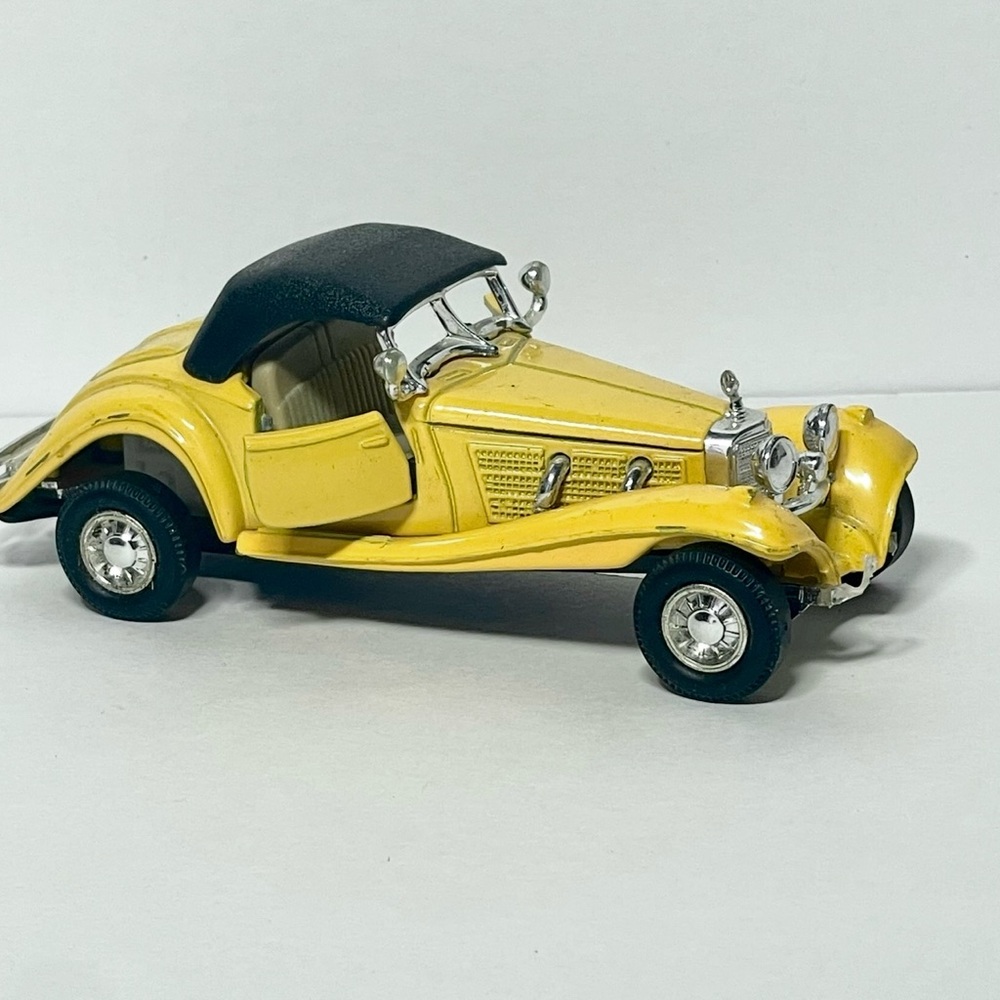 Welly Mercedes Benz 500k Diecast Car Yellow & Black roof  No 8871  1:43